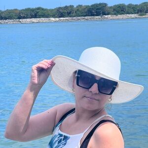 Women’s White Elegant Floppy Hat Sun / Beach Hat Time true